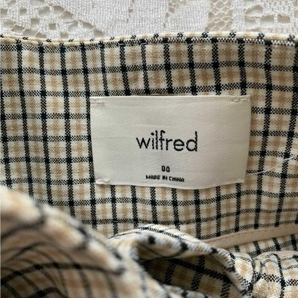 Wilfred Dressy high waisted shorts by Aritzia women’s 00 checked toe- belt - Picture 4 of 7